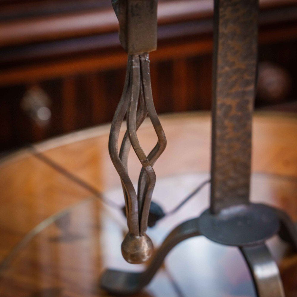 Кованый светильник в готическом стиле