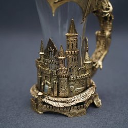 Бокал для пива подарочный "Дракон с замком"