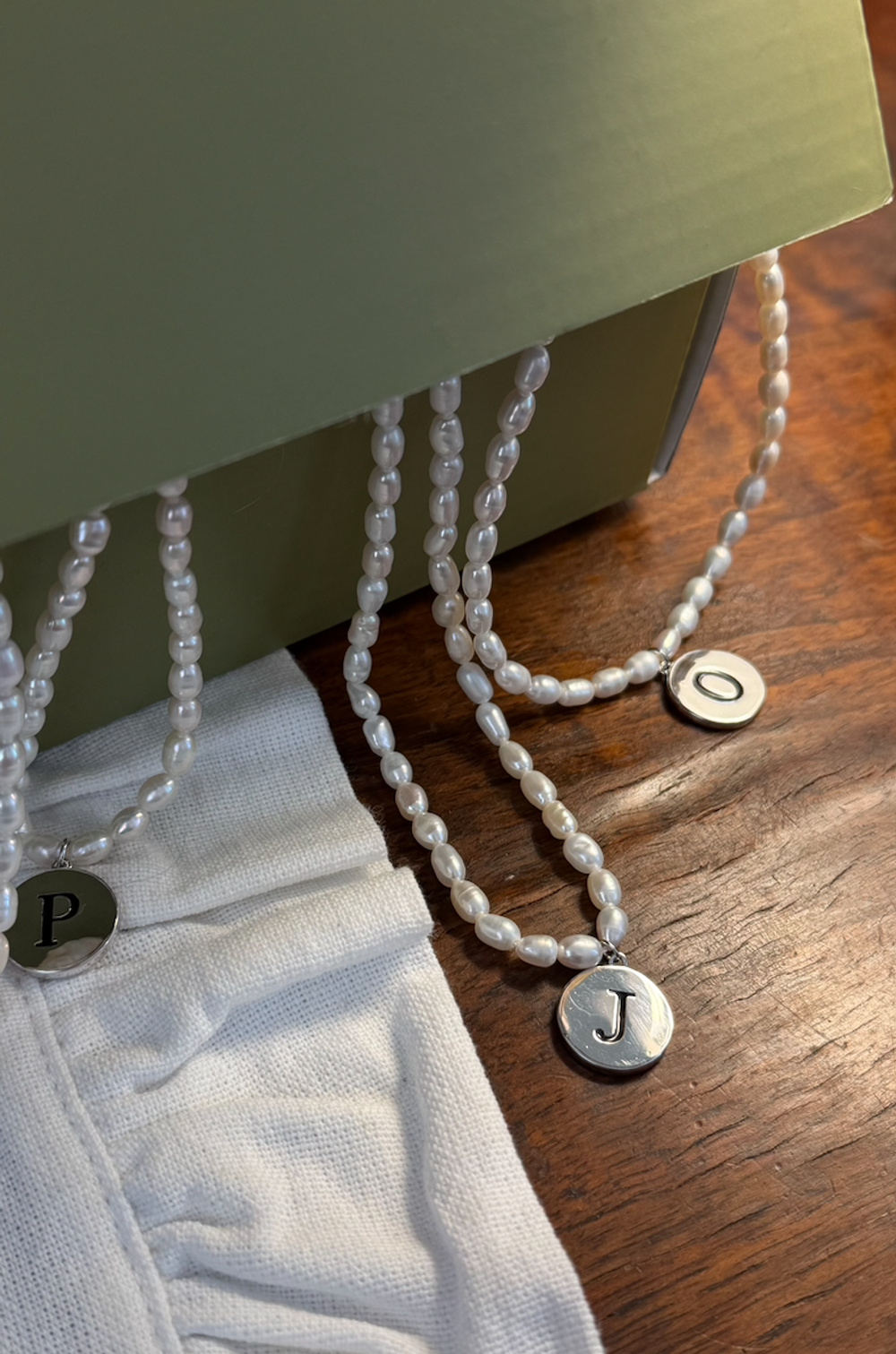 Колье с буквой