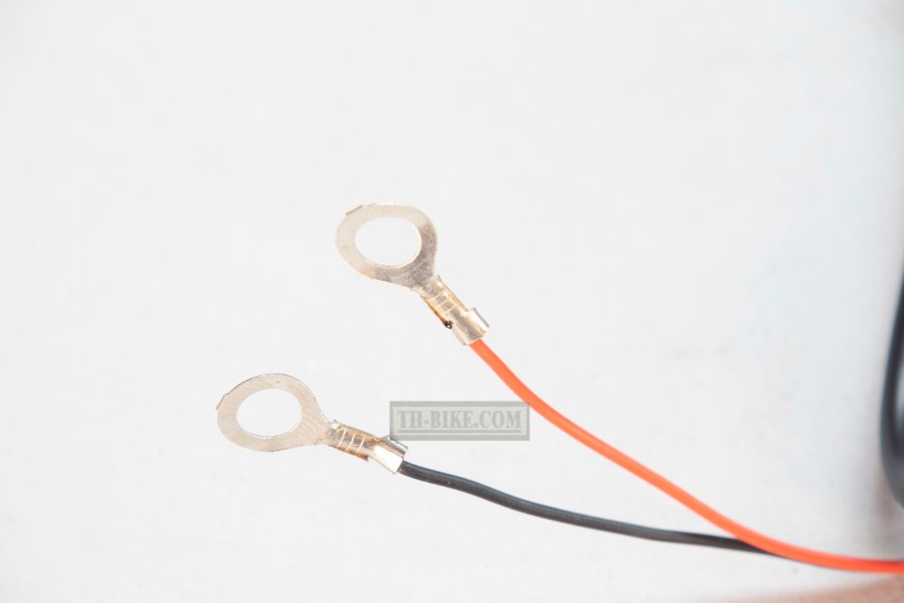 USB charger, slim, 1 slot, Fast charge. Handlebar/10mm Mirror mount. Motowolf