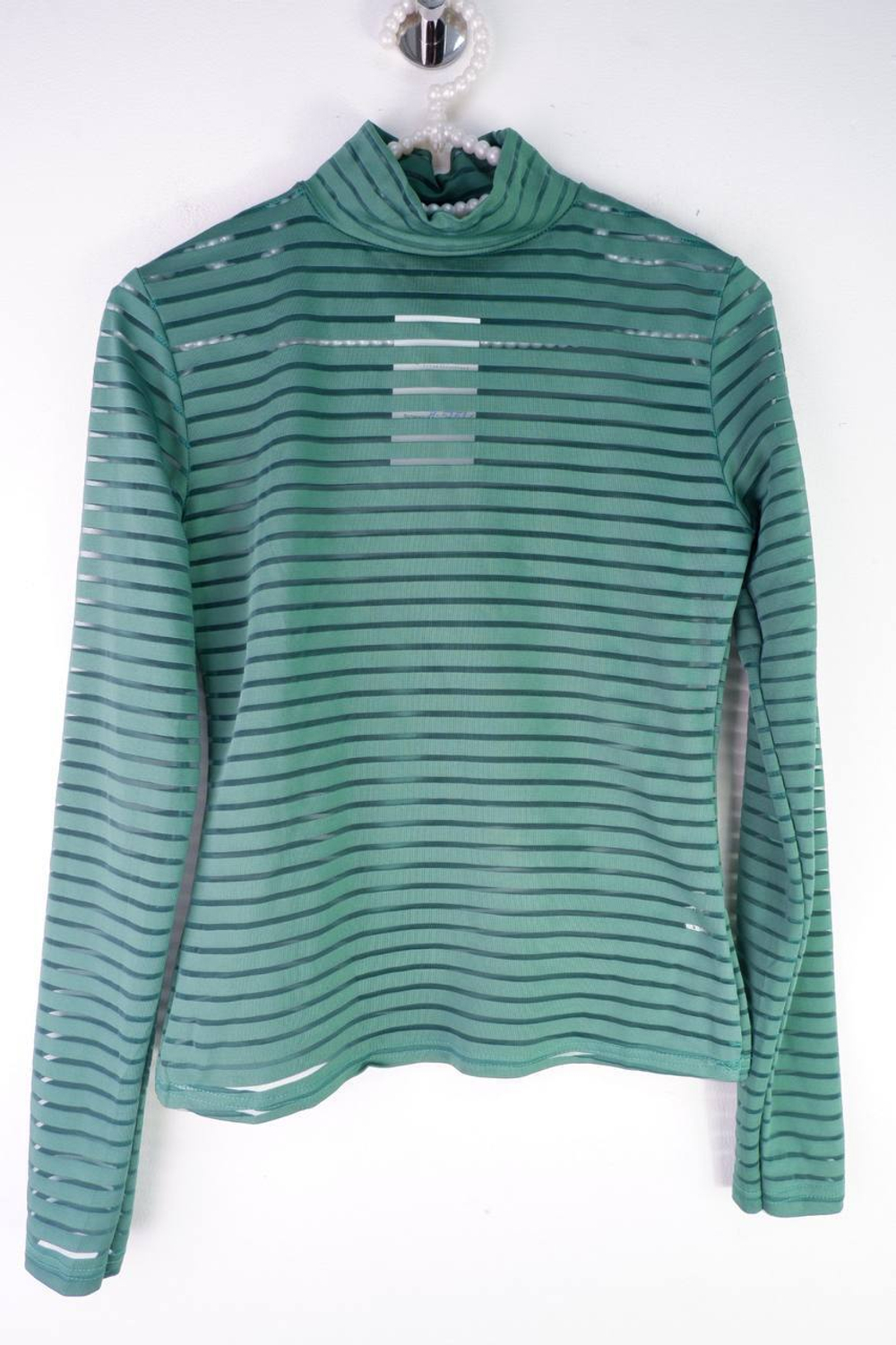 Водолазка стильная, визуально на 42 размер