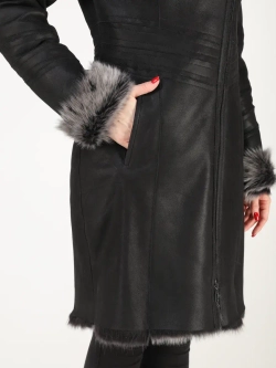 Дубленка зимняя натуральная с капюшоном