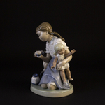 Фарфоровая мануфактура Lladro «Девочка с кошкой и куклой»