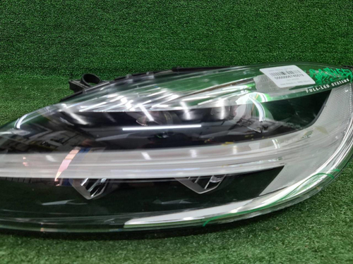 Битая Фара левая Volvo V40 2 (2016-2019) LED
