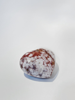 Сердечко из океанической яшмы крупное