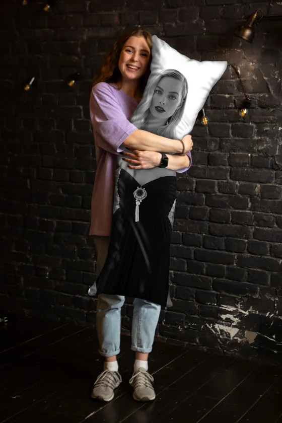 Дакимакура Марго Робби №3