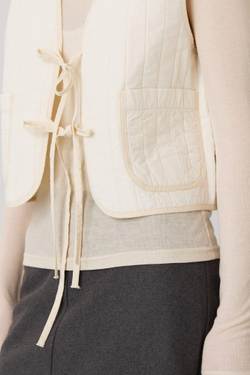 Жилет на двух завязках из молочного хлопка