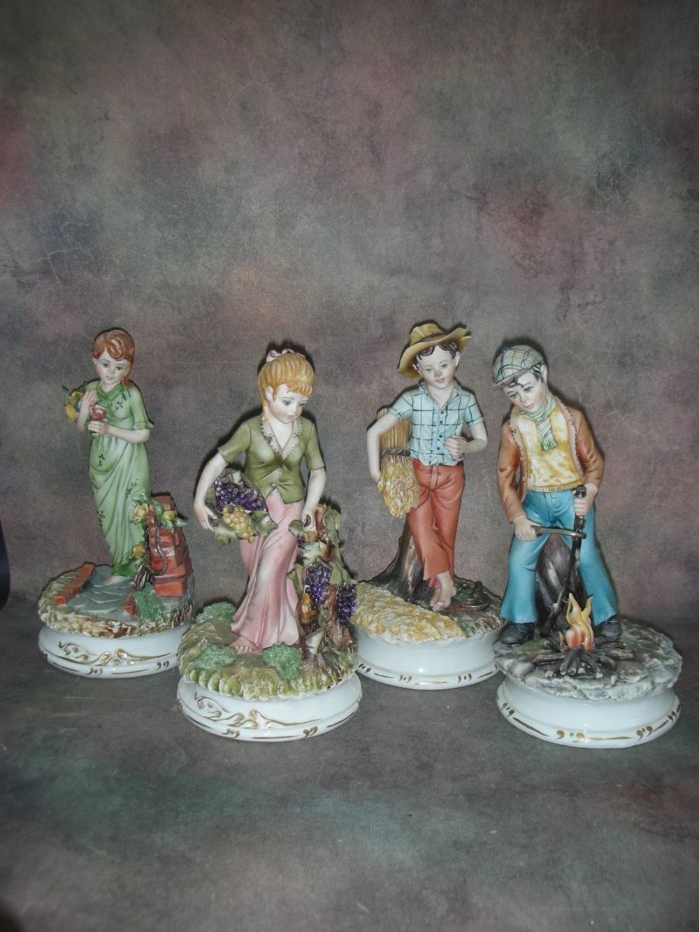 Статуэтка. Фарфор. Времена года. Capodimonte. Италия
