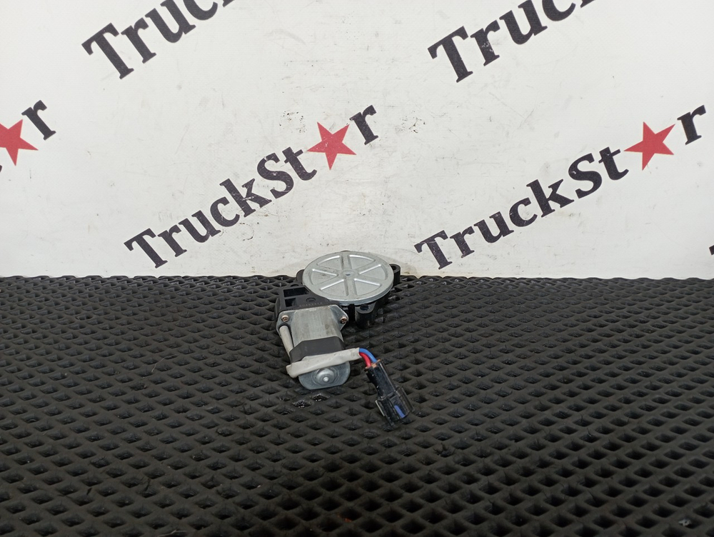 Моторчик стеклоподъемника правый 2023г.