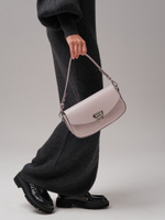 Сумка кожаная на плечо багет розовый дым