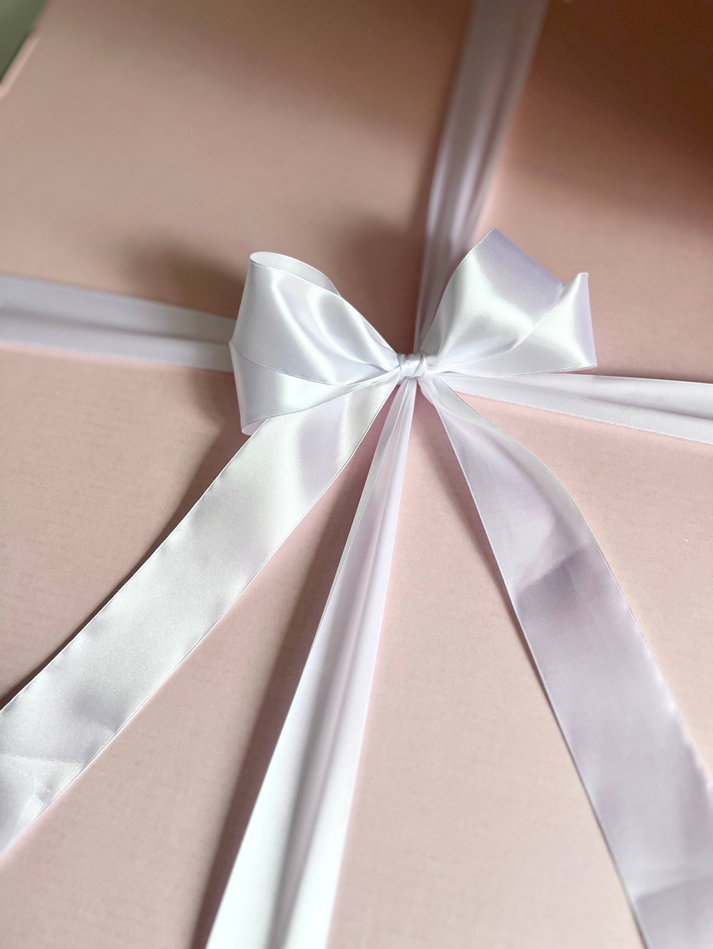 Воздушные шары на 18 лет девушке большая розовая коробка сюрприз №3544