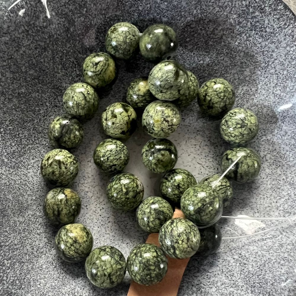 Змеевик (серпентинит). Камни для изделий на заказ. Цена зависит от вида заказанного изделия