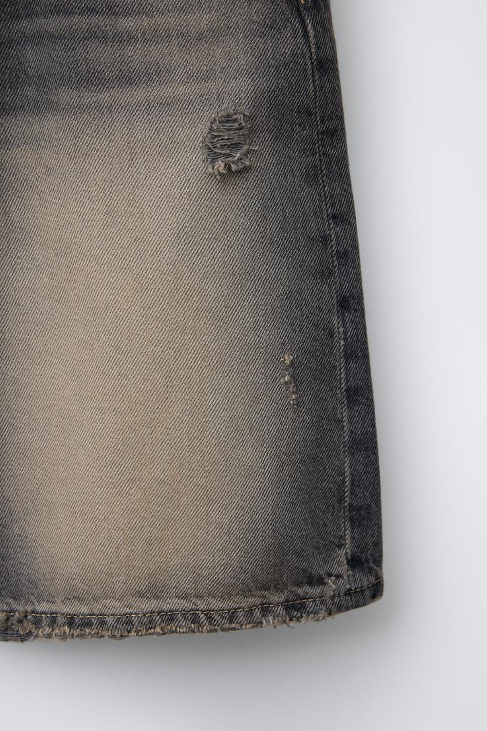 ZARA ДЛИННЫЕ ДЖИНСОВЫЕ ШОРТЫ, СЕРЫЙ