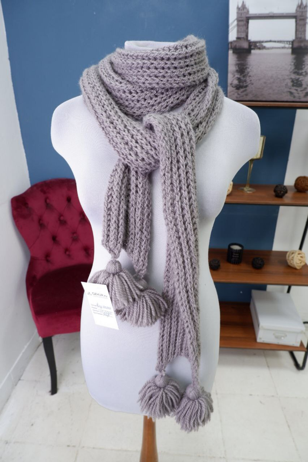 Шарф длинный с помпонами