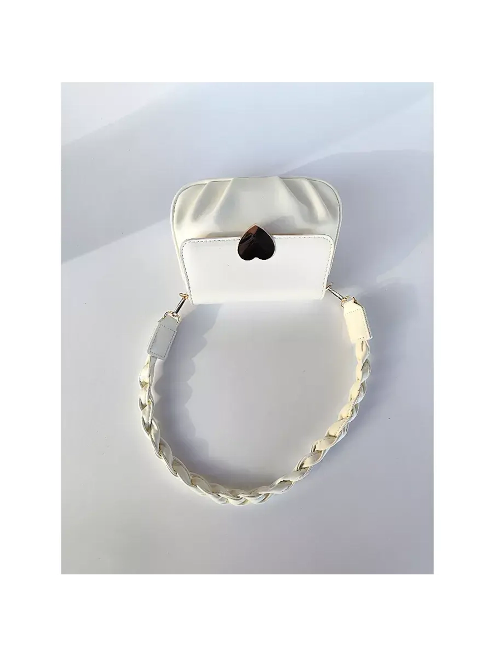 Сумка через плечо маленькая.