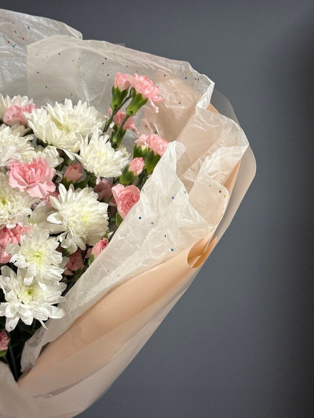 Букет из кустовой Хризантемы и кустовых Диантусов