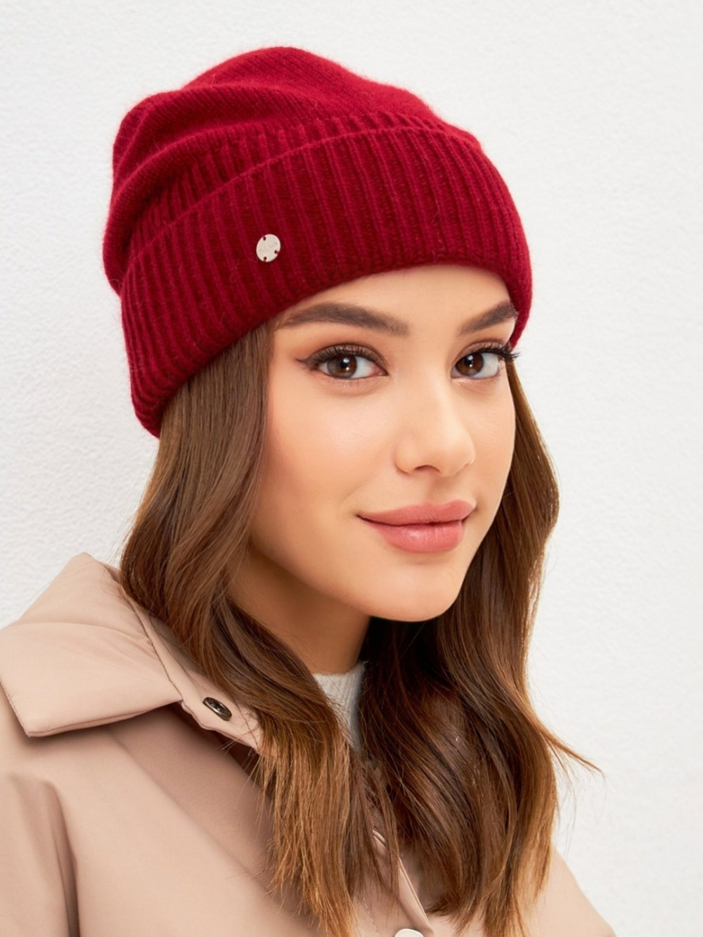 Шапка FABI удлиненная одинарная c отворотом с содержанием 
шерсти енота и ангоры