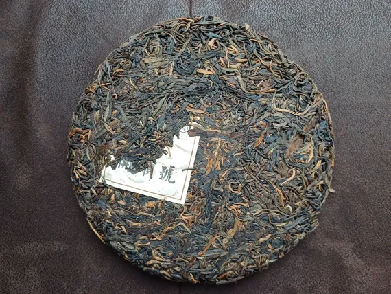 Шэн пуэр 2011 г. с 500-летних деревьев гор Наньно&quot; завода &quot;Кайшуньхао&quot; 400 г