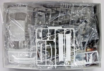 Сборная модель 1/24 Aoshima Toyota Celsior UCF31 '03 Fabolous