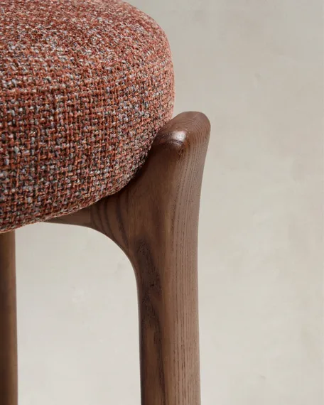 Полубарный табурет Granite 65 см, коричневый шенилл, массив ясеня в цвете орех