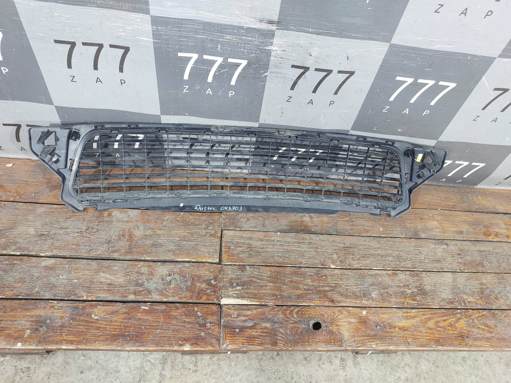 Решетка переднего бампера Renault Duster 1 10-15 Б/У Оригинал 622545914R