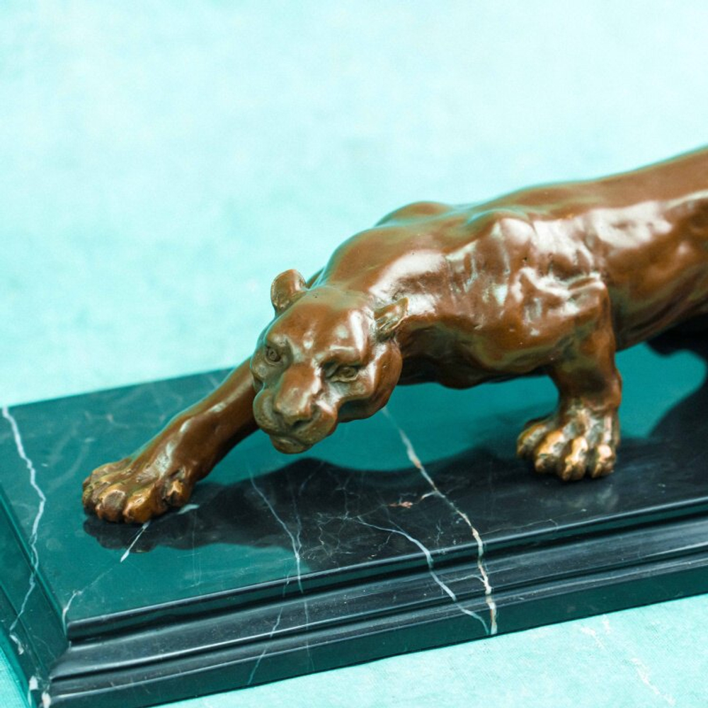 Кабинетная скульптура «Крадущийся барс»