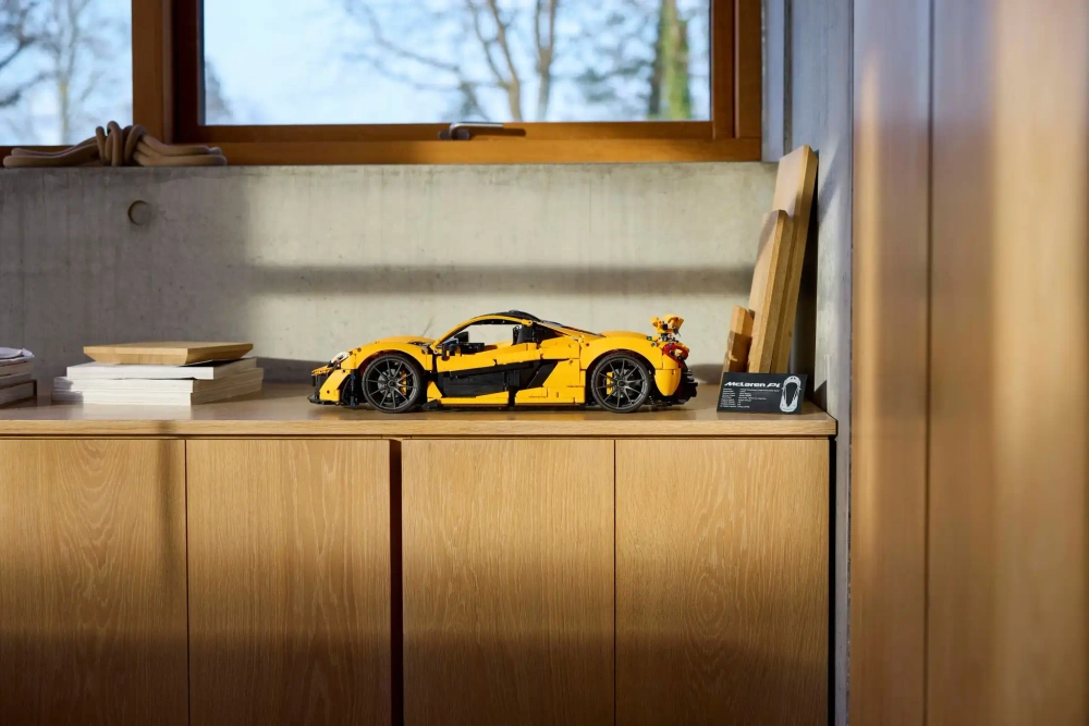 Конструктор LEGO Technic 42172 McLaren P1