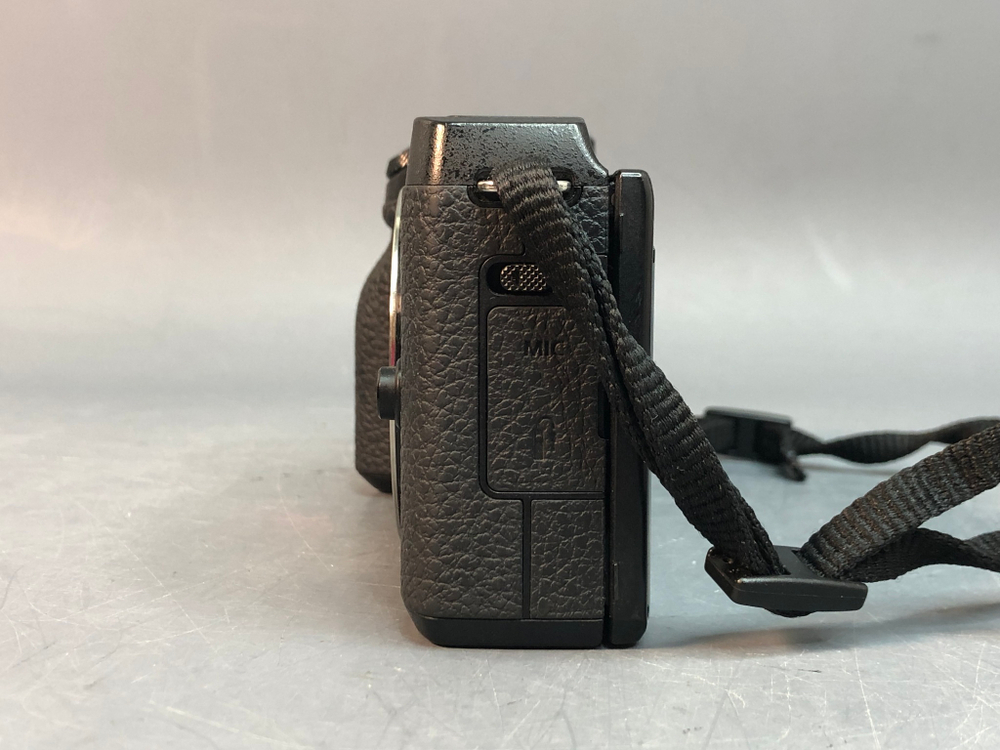 Canon EOS M6 Mark II 31.000 кадров, скол на экране