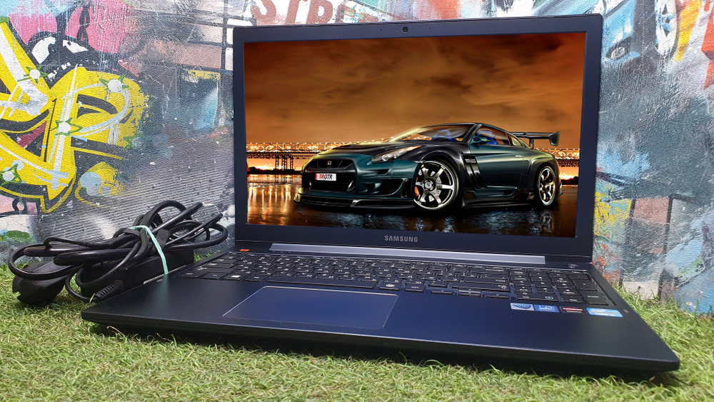 Ноутбук Samsung i5/8Gb/NP670 NP670Z5E-X01/Windows 10