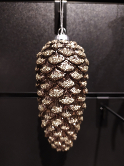 Елочная игрушка 7х16см House of Seasons Шишка шампань/белая/серебро в ассортименте 3 вида