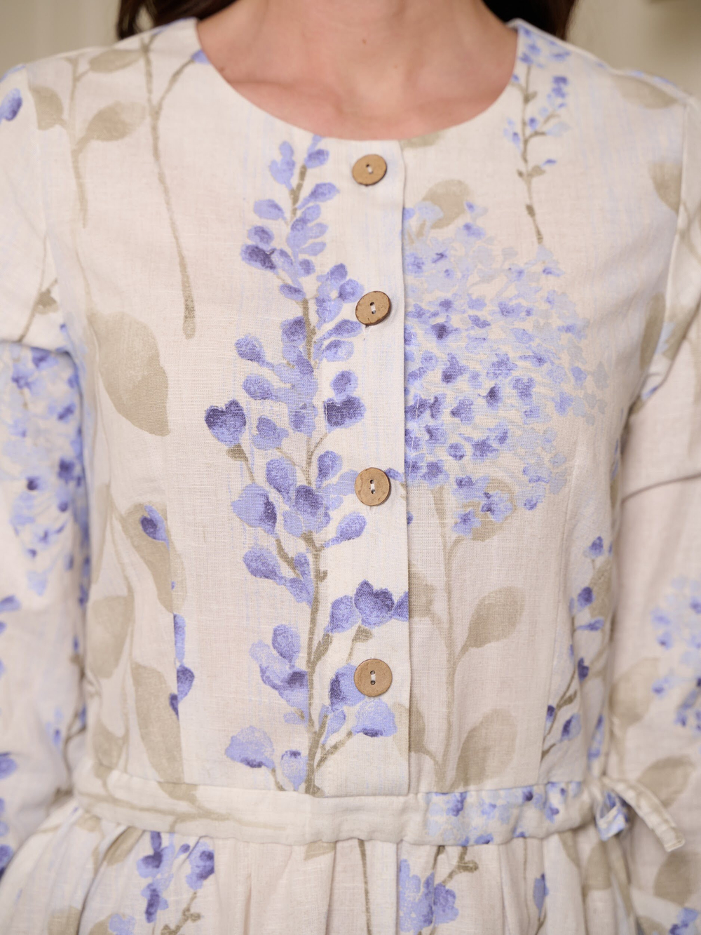 Платье белое с кружевом