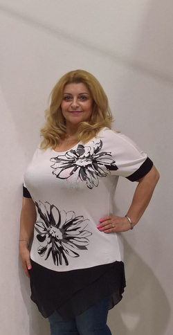 Комбинированная белая туника с черным принтом