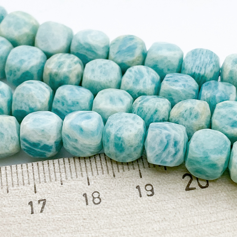 Амазонит, размер около 8-8,1 мм, цена за 11 шт (1/4 нити)