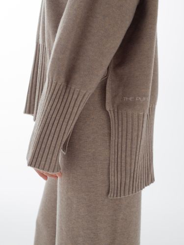 Трикотажный костюм в цвете капучино с широкими резинками