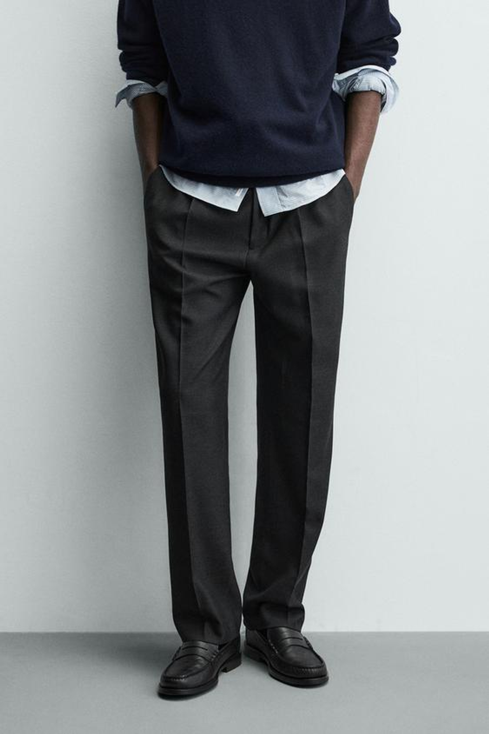 ZARA БРЮКИ REGULAR FIT СО СКЛАДКАМИ, АНТРАЦИТОВО-СЕРЫЙ