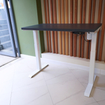 Регулируемый компьютерный стол Motor UP с регулировкой по высоте — столешница МДФ сланцево-серый