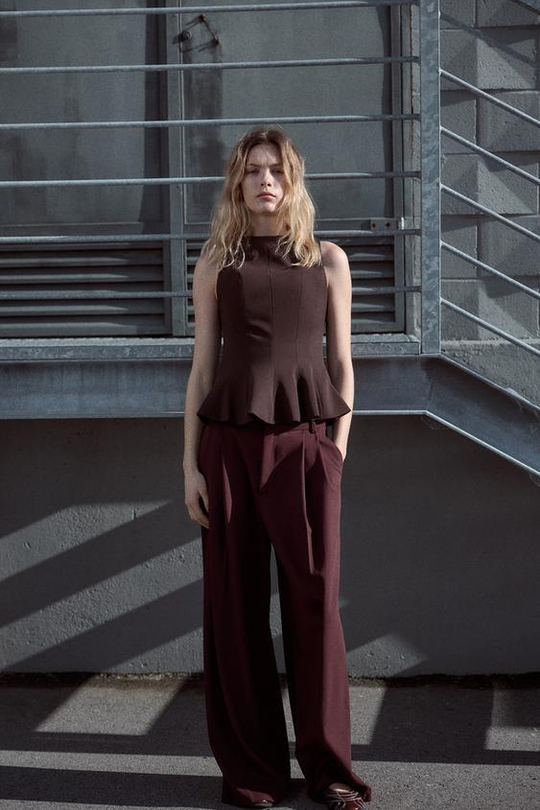 ZARA БРЮКИ С ДВОЙНЫМИ ЗАЩИПАМИ, БОРДОВЫЙ