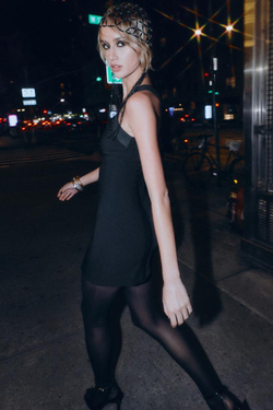 ZARA ПРИТАЛЕННОЕ МИНИ-ПЛАТЬЕ, ЧЕРНЫЙ