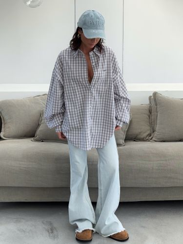 Светло-голубые джинсы-клеш