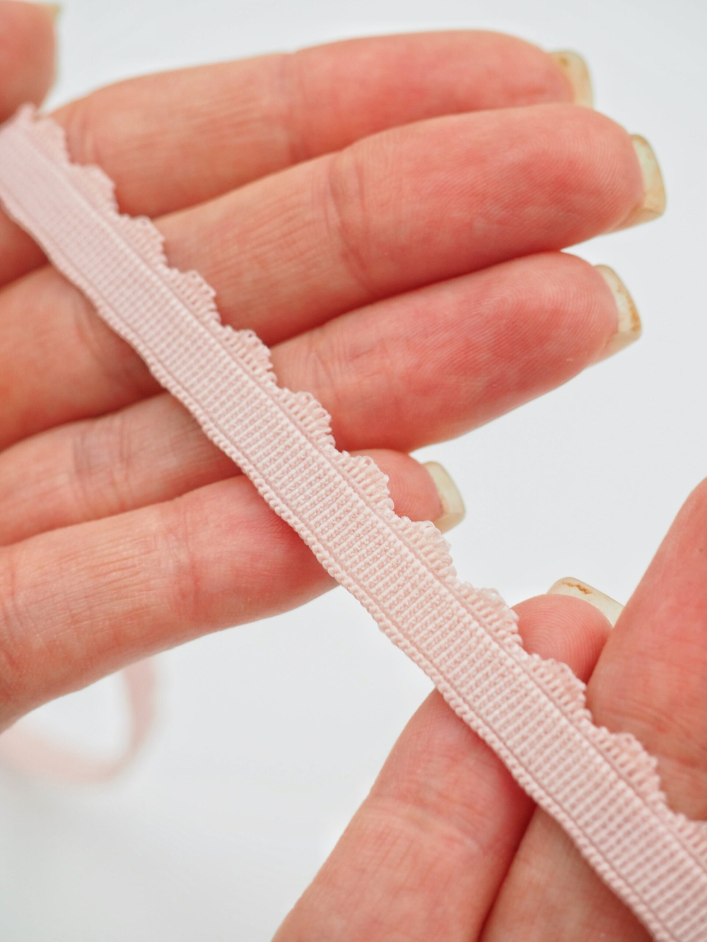 Резинка бельевая пудровая ажурная ширина 8 мм с учетом фестона