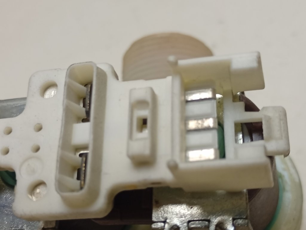 WLF20181CE/18 кт38 Клапан подачи воды для стиральной машины Bosch 174261 б/у