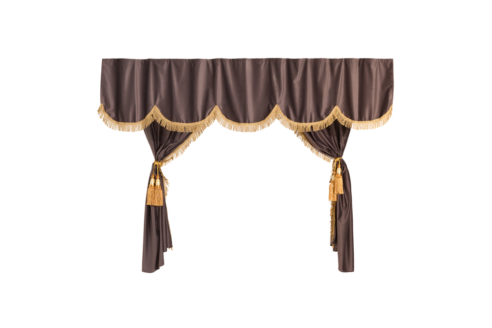 Шторы спального места с ламбрекеном и прихватами "Кисти" в кабину Volvo, Scania, MAN, DAF, Merc, Камаз, Sitrak, Shacman, Foton, FAW. Высота 1,5м, ширина одной стороны - 1,15м. Блэкаут, велюр. Кофейный цвет с бежевой бахромой и золотыми кистями