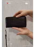 Кошелек с ремешком на руку