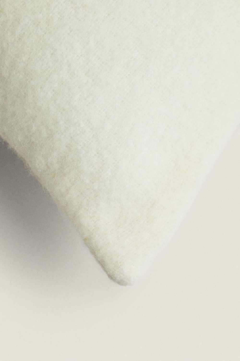 ZARA HOME ОДНОТОННЫЙ ЧЕХОЛ НА ПОДУШКУ, ЖЕЛТОВАТО-БЕЛЫЙ