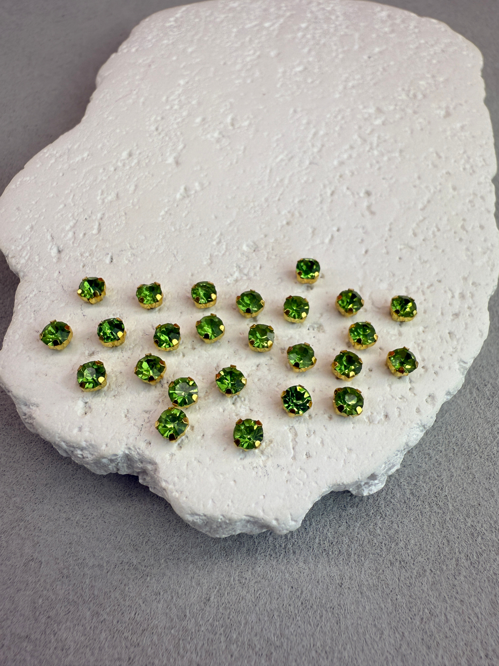 Шатоны 4 мм, Салатовый в золоте, 25 шт