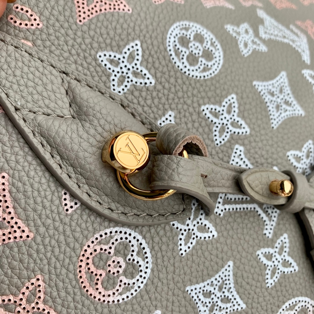 Louis Vuitton Blossom MM