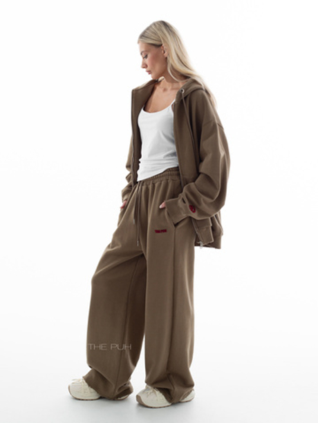 Спортивный костюм цвета хаки с лого