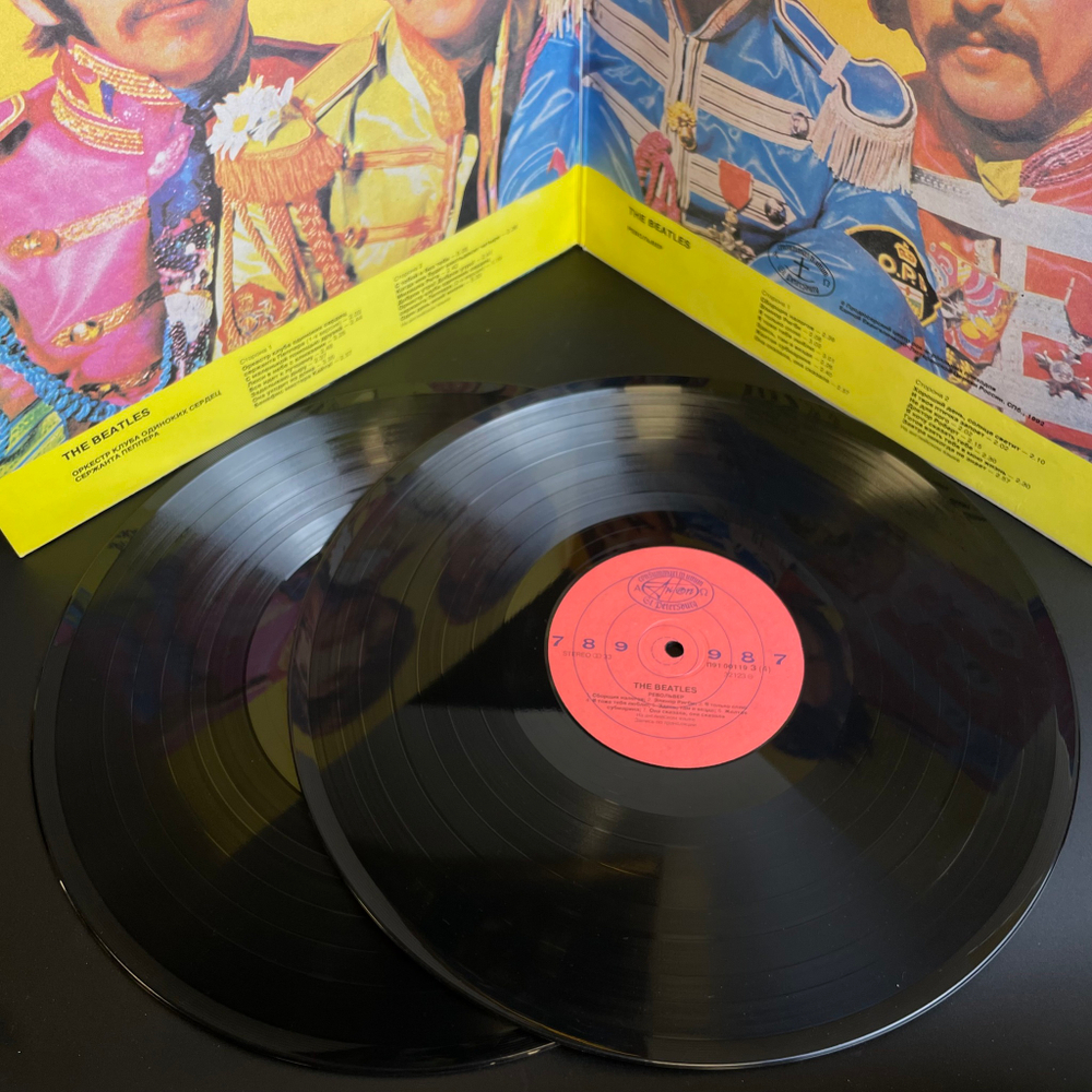2 LP Битлз The Beatles Оркестр клуба одиноких сердец. Револьвер. С вкладышем. 2 Виниловые пластинки 12 дюймов