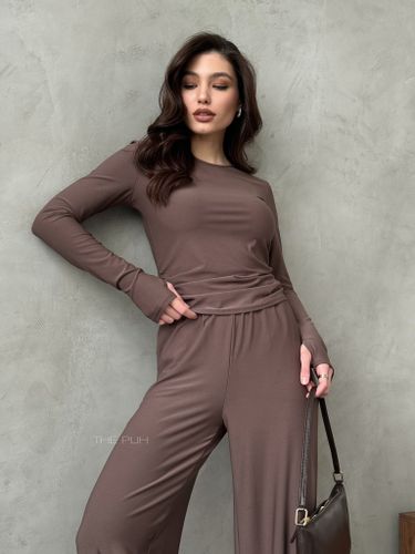 Трикотажный костюм из вискозы цвета капучино