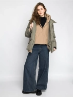 Короткая куртка утепленная с капюшоном